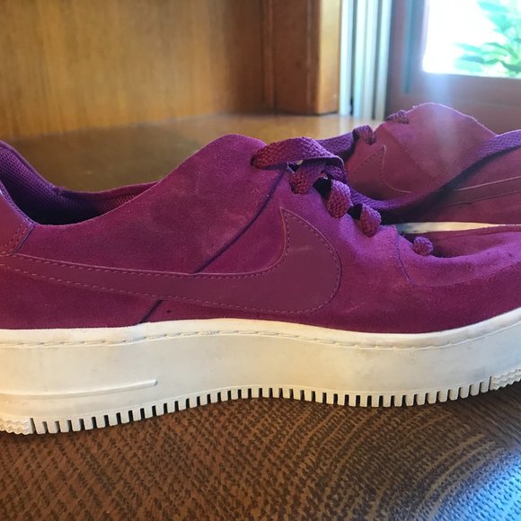 Nike Women's Sneakers in Berry and White - Picture 6 of 8